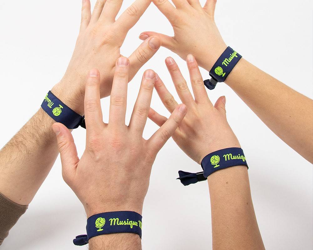 25mm festivalbandjes met eigen logo