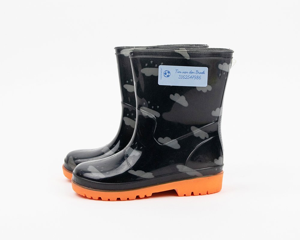 Naamstickers op regenlaarzen 