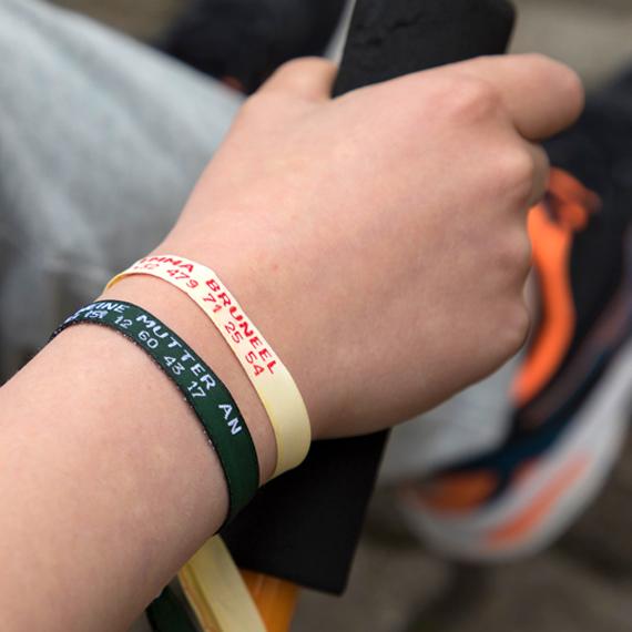 SOS polsbandje met plastic sluiting